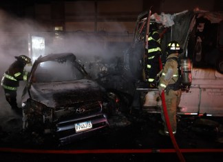 Incendio de dos vehículos después de chocar en carretera a El Salvador se cobra la vida de dos personas Carbonizados fallecen dos personas