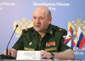 En esta imagen de archivo, el mayor general Igor Kirillov, jefe de las Fuerzas de Defensa Nuclear, Biológica y Química de Rusia, durante una conferencia de prensa en el parque Patriótico de Kubinka, a las afueras de Moscú, Rusia, el 22 de junio de 2018. Foto La Hora: AP