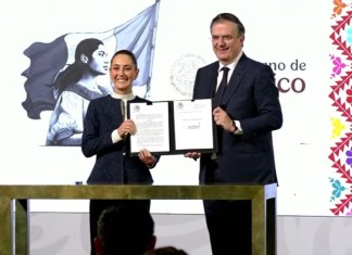 La presidenta de México, Claudia Sheinbaum, firmó un decreto para aumentar un 35 % de aranceles a mercancías confeccionadas y un 15 % a la importación de mercancías textiles.