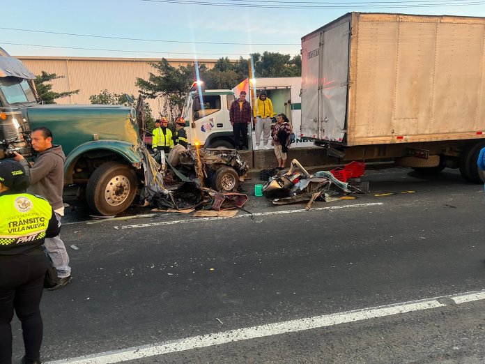 PROVIAL informó acerca del cierre momentáneo por la triple colisión de tres vehículos en el kilómetro  20 de ruta al Pacífico CA-9 Sur.