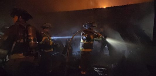 Diversas emergencias fueron atendidas en las últimas horas por cuerpos de socorro. Foto La Hora: Bomberos Voluntarios