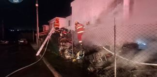 Incendio consumió bodega y vivienda. Foto La Hora: Bomberos Municipales