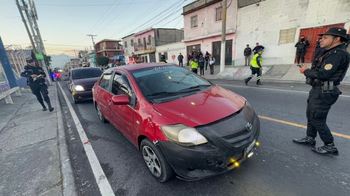 Operativo para identificar taxis colectivos en Villa Nueva.