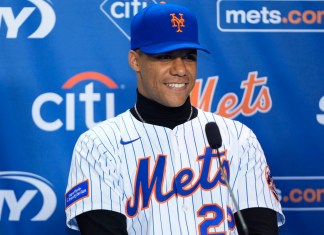 Los Mets presentan a Juan Soto en el Citi Field y con contrato histórico El dominicano Juan Soto, de los Mets de Nueva York, sonríe durante una conferencia de prensa el jueves 12 de diciembre de 2024 Foto La Hora: AP