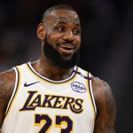 El alero de los Lakers de Los Ángeles LeBron James en el encuentro ante los Warriors de Golden State el miércoles 25 de diciembre del 2024 Foto La Hora: AP