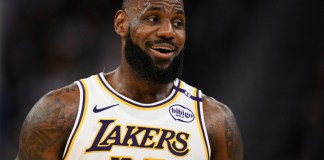 El alero de los Lakers de Los Ángeles LeBron James en el encuentro ante los Warriors de Golden State el miércoles 25 de diciembre del 2024 Foto La Hora: AP