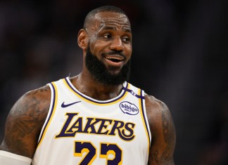 El alero de los Lakers de Los Ángeles LeBron James en el encuentro ante los Warriors de Golden State el miércoles 25 de diciembre del 2024 Foto La Hora: AP