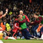 El jugador del Manchester United Amad Diallo (C-I) celebra el gol del triunfo con sus compañeros durante el partido de la Premier League que han jugado Manchester City y Manchester United, en Manchester, Reino Unido. Foto La Hora: AP