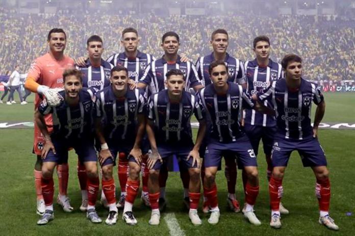 Fotografía oficial de grupo del equipo Monterrey durante el juego de ida por la final del torneo Apertura 2024 de la Liga MX en la ciudad de Puebla (México). Foto La Hora: EFE