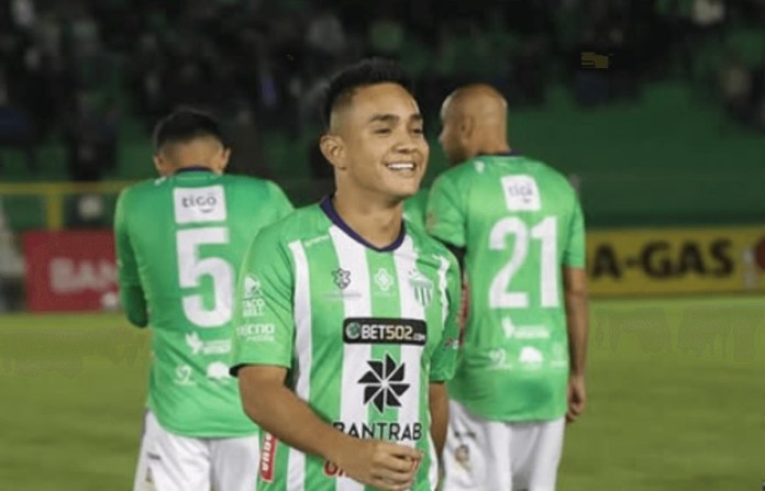 Antigua GFC hizo oficial el regreso de Óscar Santis al club