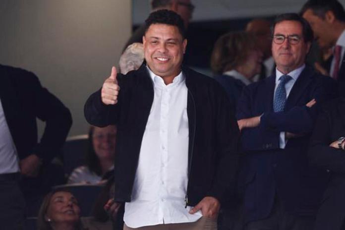 Ronaldo Nazário, propietario del Real Valladolid, durante un partido de su equipo en el estadio Santiago Bernabéu de Madrid. Foto: La Hora EFE