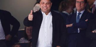 Ronaldo Nazário, propietario del Real Valladolid, durante un partido de su equipo en el estadio Santiago Bernabéu de Madrid. Foto: La Hora EFE