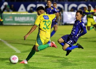 Xinabajul y Cobán Imperial no se hacen daño en la ida de las semifinales. Foto La Hora/ La Liga
