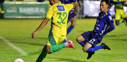 Xinabajul y Cobán Imperial no se hacen daño en la ida de las semifinales. Foto La Hora/ La Liga