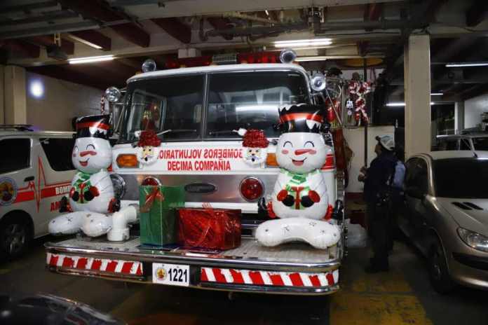 Carros alegóricos a la Navidad recorrerán el Anillo Periférico. Foto La Hora: Bomberos Voluntarios