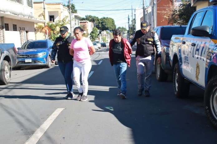 Investigadores de la DEIC en conjunto al Ministerio Público, realizaron una diligencia de allanamiento, en donde fueron capturadas dos personas por el delito de trata de personas.