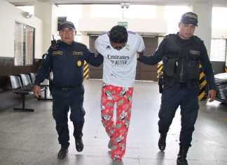 Agentes de la PNC informaron acerca de la captura de una persona, la cual habría asesinado con un arma de fuego a su cónyuge y su hijo.