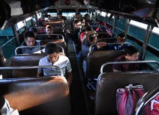 Guatemaltecos en un bus. Foto: La Hora / Fabricio Alonzo