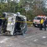 Accidente vehicular entre dos camiones deja como fallecido a un menor de edad.
