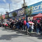 Largas filas en el Mario Camposeco para adquirir entradas para la gran final del Torneo Apertura 2024. Foto La Hora: Paginá de facebook Región Más noticias.