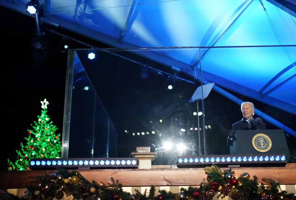 Washington (United States), 05/12/2024.- US President Joe Biden speaks at the 102nd National Christmas Tree Lighting Ceremony on the Ellipse at The White House and President's Park in Washington, DC, USA, 05 December 2024. This year's tree is a 35-foot Red Spruce from Virginia's George Washington and Jefferson National Forests. EFE/EPA/BONNIE CASH / POOL