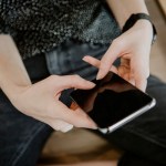 Se espera que las alertas de búsqueda de desaparecidos lleguen a los celulares. Foto: Envato - Por Rawpixel