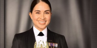 LA CAPITÁN de Fragata Liliana Ortiz Reina, es la primera mujer en llegar a comandante de la Escuela Naval.