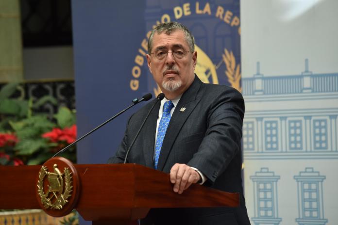 El mandatario señaló que esperan que los últimos días de diciembre los ministros y secretarios presenten su carga de renuncia para evaluarlos. Foto La Hora: Daniel Ramírez. 