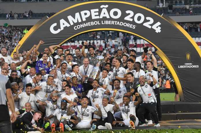 Jugadores del Botafogo celebras tras ganar la final de la Copa libertadores al vencer al Atletico Mineiro el sábado 30 de noviembre del 2024. (AP Foto/Gustavo Garello)