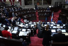 CC aclara que readecuación para aumento salarial a diputados debe ser aprobado por el pleno del Congreso Empleados del Congreso de la República contratados en renglón 011 y 022 recibirán un bono de Q3 mil. Foto: La Hora