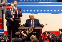 Trump planea implantar los aranceles del 25 % a México y Canadá el 1 de febrero EFE/EPA/ALLISON DINNER