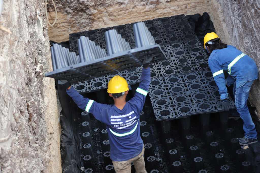 Los SUDS han sido instalados en varios puntos de la ciudad con el fin de recaudar agua pluvial. Foto La Hora: Municipalidad de Guatemala.