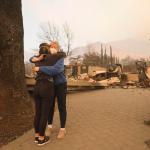Altadena (United States), 09/01/2025.- Melissa Young (C) gets a hug from a neighbor while looking through the remains of her home that was destroyed by the Eaton wildfire with her brother Mark Mosher (R) in the Altadena, California, USA, 09 January 2025. According to the California Governor's office, more than 7,500 firefighting and emergency personnel are involved in response efforts, as multiple wildfires are continuing to burn across Southern California, destroying many homes and businesses, and forcing nearly two hundred thousand residents to evacuate in the Los Angeles area. (incendio forestal) EFE/EPA/ALLISON DINNER
