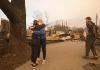 Altadena (United States), 09/01/2025.- Melissa Young (C) gets a hug from a neighbor while looking through the remains of her home that was destroyed by the Eaton wildfire with her brother Mark Mosher (R) in the Altadena, California, USA, 09 January 2025. According to the California Governor's office, more than 7,500 firefighting and emergency personnel are involved in response efforts, as multiple wildfires are continuing to burn across Southern California, destroying many homes and businesses, and forcing nearly two hundred thousand residents to evacuate in the Los Angeles area. (incendio forestal) EFE/EPA/ALLISON DINNER