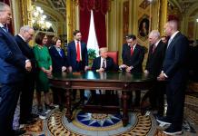 Con pastel de cangrejo, filete de angus y vinos finos, así fue el menú de investidura de Trump