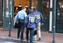 Agentes de FBI investigan la zona donde se llevó a cabo un atentado este jueves, en Nueva Orleans (Estados Unidos). EFE/ Octavio Guzmán