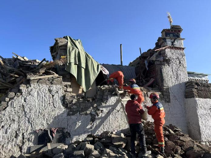 Al menos 95 personas perdieron la vida y 130 resultaron heridas tras un terremoto de magnitud 6.8 registrado en la región china del Tíbet.