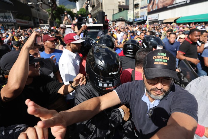 Capturan al piloto que trasladaba a María Machado durante las protestas en Venezuela el pasado 9 de enero.