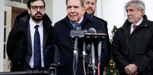 El líder opositor venezolano Edmundo González Urrutia habla durante una rueda de prensa sobre la reunión que tuvo con Joe Biden. Foto La Hora: EFE