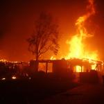 Sube a cinco el número de muertos en uno de los incendios que azotan a Los Ángeles