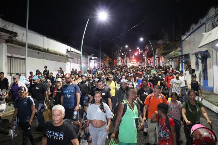 migrantes que dan inicio a una caravana que se dirigñia a la frontera norte de México, en el municipio de Tapachula en Chiapas (México). Foto La Hora: EFE/ Juan Manuel Blanco