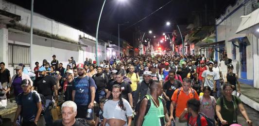 migrantes que dan inicio a una caravana que se dirigñia a la frontera norte de México, en el municipio de Tapachula en Chiapas (México). Foto La Hora: EFE/ Juan Manuel Blanco