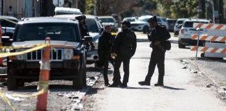 La policía investiga una casa en el distrito 7 de Nueva Orleans, Luisiana, EE.UU. El supuesto responsable es un estadounidense nacido en Texas. Foto La Hora: EFE