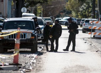 La policía investiga una casa en el distrito 7 de Nueva Orleans, Luisiana, EE.UU. El supuesto responsable es un estadounidense nacido en Texas. Foto La Hora: EFE