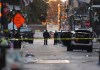 Personal de emergencias acordona una zona en que un vehículo arrolló a una multitud en el cruce de las calles Canal y Bourbon de Nueva Orleans, el miércoles 1 de enero de 2025. Foto La Hora: AP