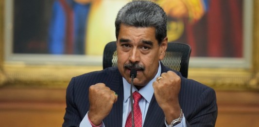 El presidente venezolano Nicolás Maduro hace gestos durante una conferencia de prensa en el palacio presidencial de Miraflores en Caracas, Venezuela, el 31 de julio de 2024, tres días después de su disputada reelección. Foto La Hora: AP