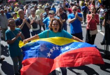 Oficialismo y oposición se miden en las calles de Venezuela en víspera de toma de posesión de Maduro Opositores al presidente venezolano Nicolás Maduro protestan el día antes de su toma de posesión