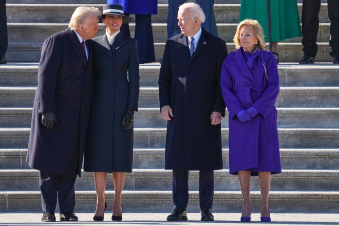 Sombrero de Melania Trump roba la atención en la ceremonia de investidura de Trump