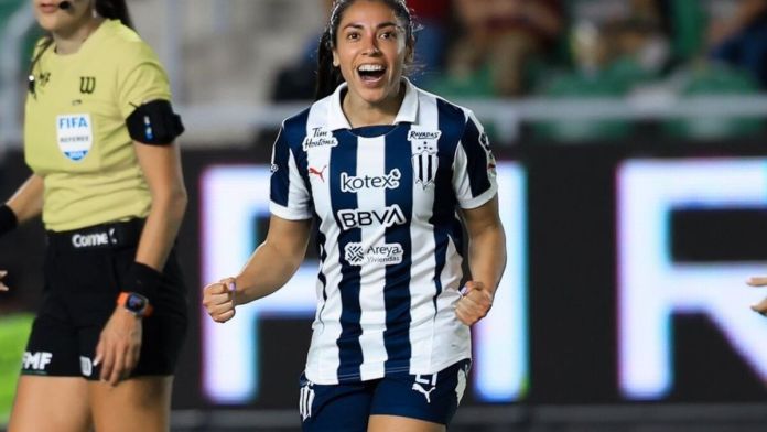 Ana Lucía Martínez anota su primer gol del Torneo Clausura 2025. Foto La Hora: X de Rayadas. 