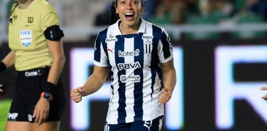 Ana Lucía Martínez anota su primer gol del Torneo Clausura 2025. Foto La Hora: X de Rayadas. 